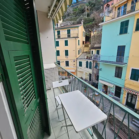 Bella With Ac And Balcony דירה